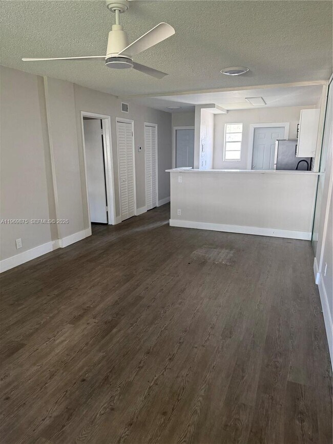 Building Photo - 1333 E Hallandale Beach Blvd