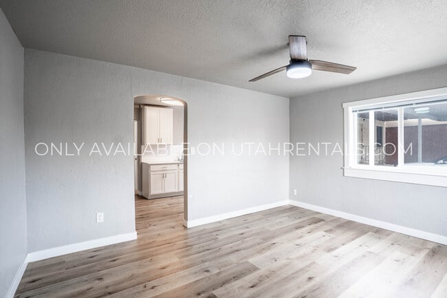 Building Photo - 80 N Merchant St