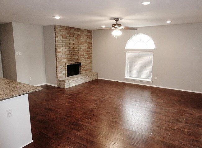 Building Photo - 4406 Kinloch Dr