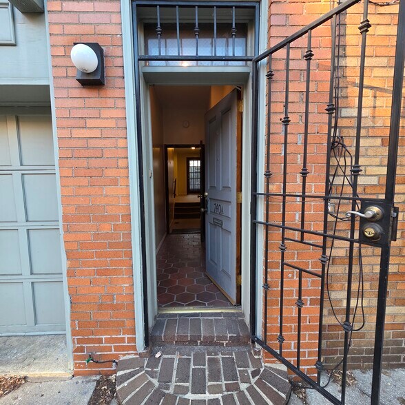 Building Photo - 740 E Passyunk Ave