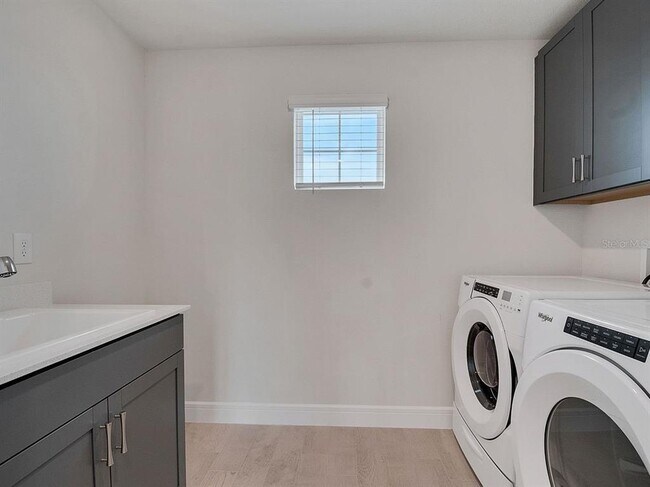 Building Photo - 4532 Gliding Wave St