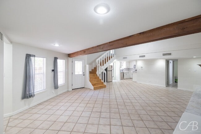 Building Photo - 31 Harbour Town