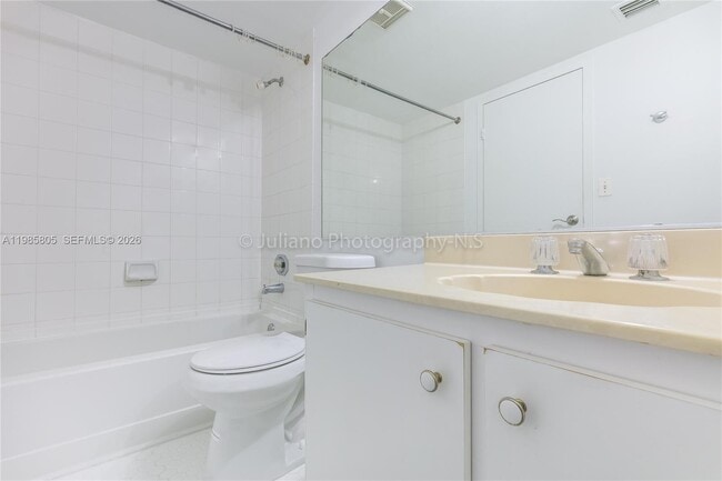 Building Photo - 7601 E Treasure Dr