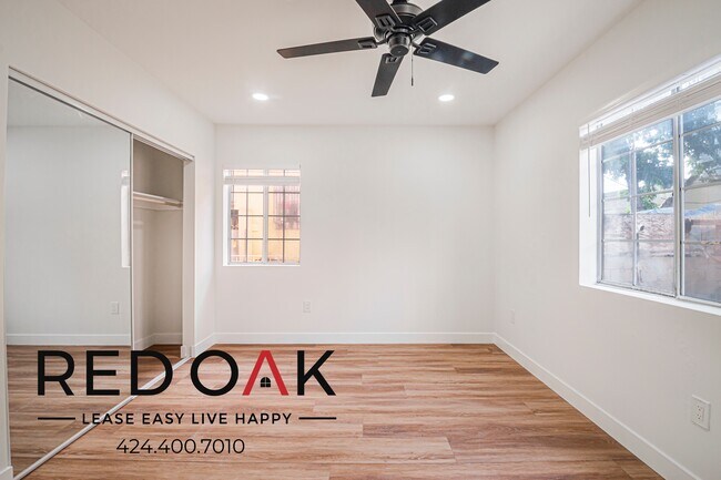 Building Photo - 1611 Oak St