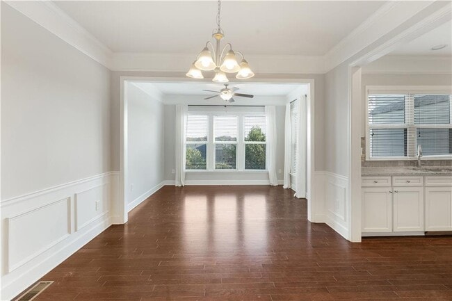 Building Photo - 2541 Sibley Dr