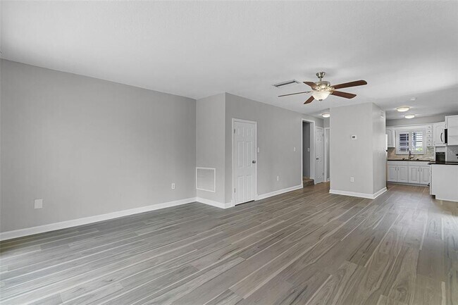 Building Photo - 1252 Villa Ln