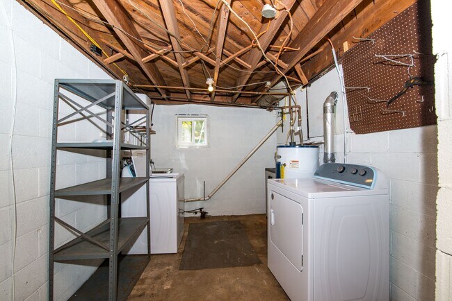 Building Photo - 2 bedroom 1 bath basement apartment with washer and dryer in Forest Hills, Cullowhee NC available...