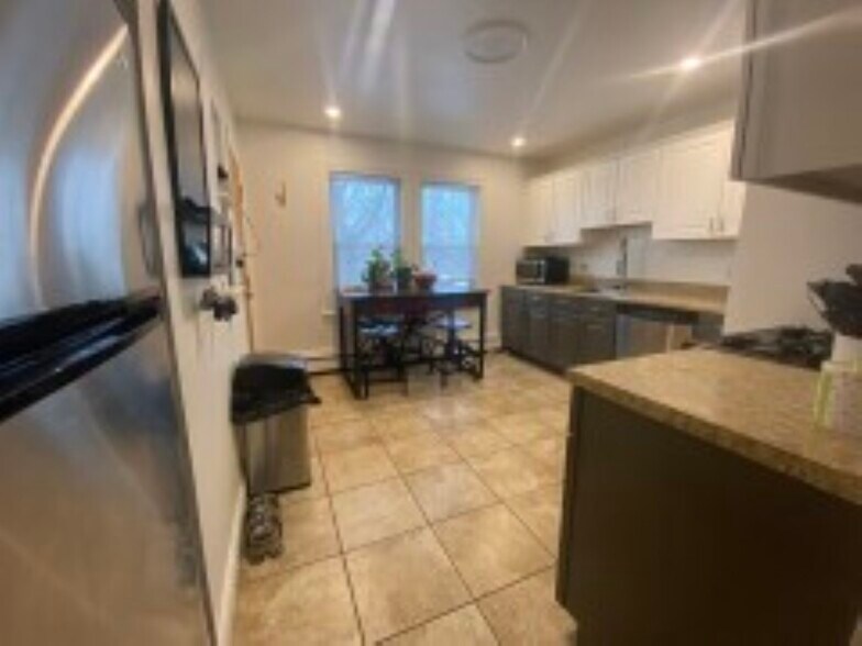 Primary Photo - 33 Oldfields Rd