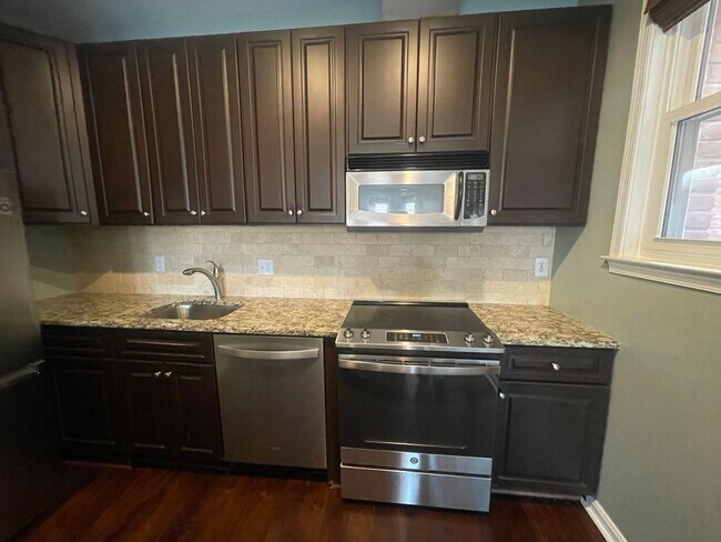 Building Photo - Dupont Circle 2-level Condo at The Cygnet. 1 Bed/1 Full Bath, Fireplace and Modern Kitchen