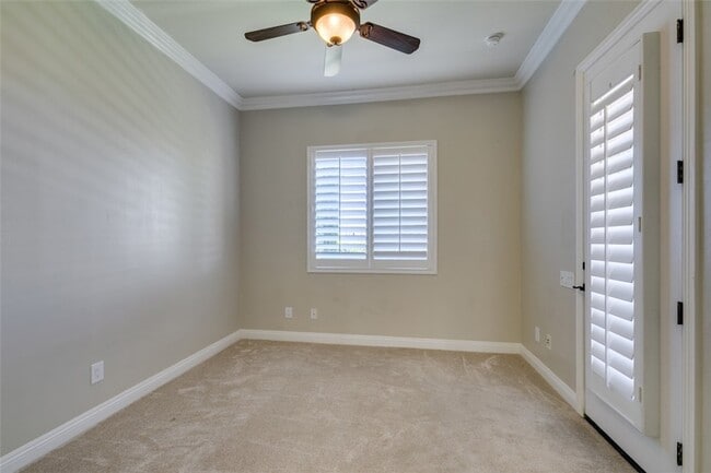Building Photo - 2713 Cyrano St