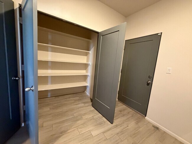 Building Photo - 14 Plano Arbolito