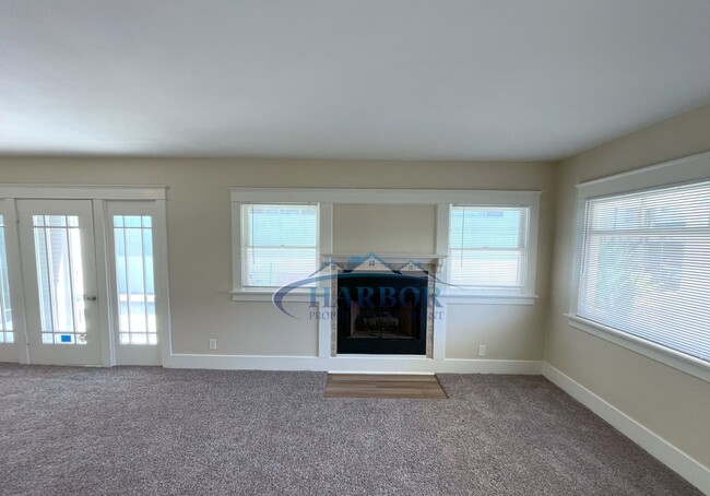 Building Photo - Beautiful 3-Bedroom Home with Spacious Liv...