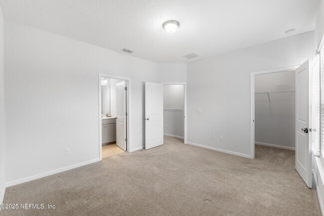 Building Photo - 243 Pine Bluff Dr