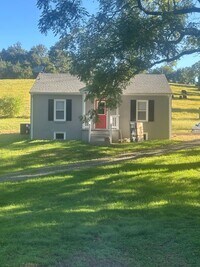 Building Photo - Cute 2BR, 1 Ba cottage in the country - Newly renovated