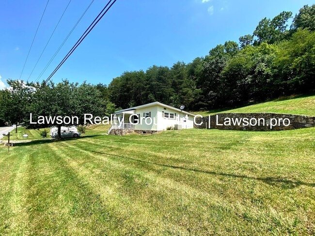Building Photo - Cozy Three Bedroom Home in Salem with Shed