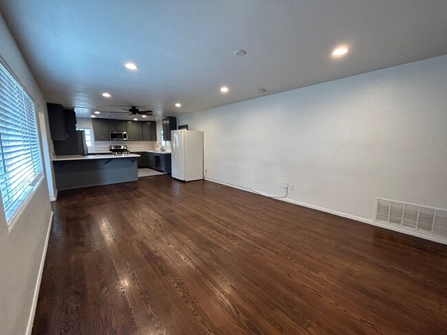 Building Photo - Large house on East Falls (Lease out, pend...