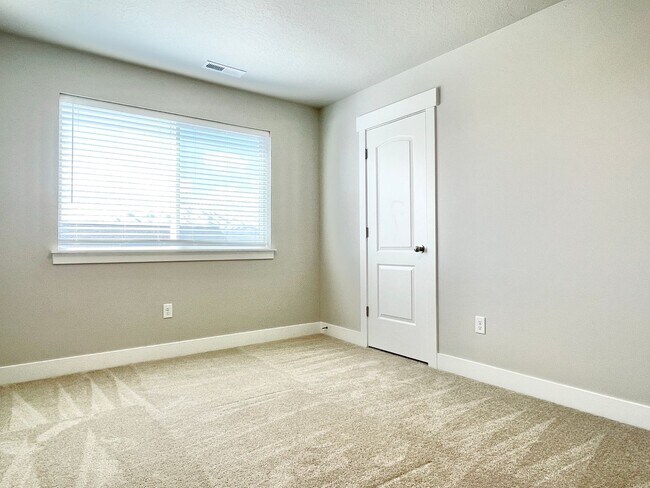 Building Photo - Stunning Two-Story at Quailhill!