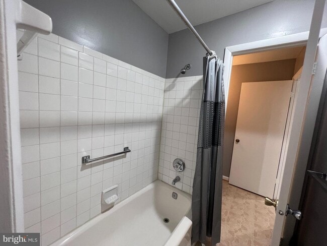 Building Photo - 8720 Grasmere Ct