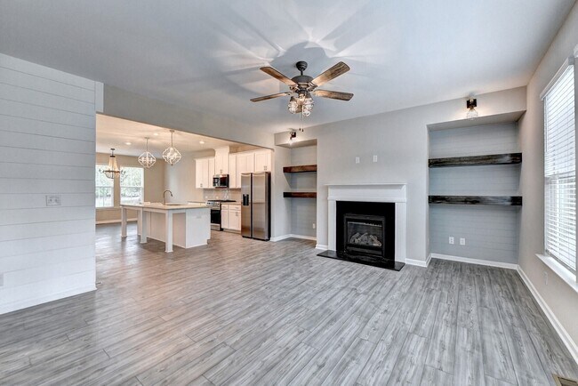 Building Photo - 4655 White St