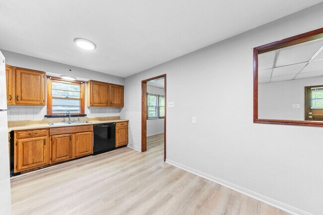 Building Photo - Cozy 3-Bedroom Home in Ferguson – $1,499/m...