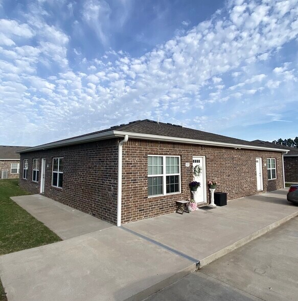 Building Photo - 1109 Hope Dr