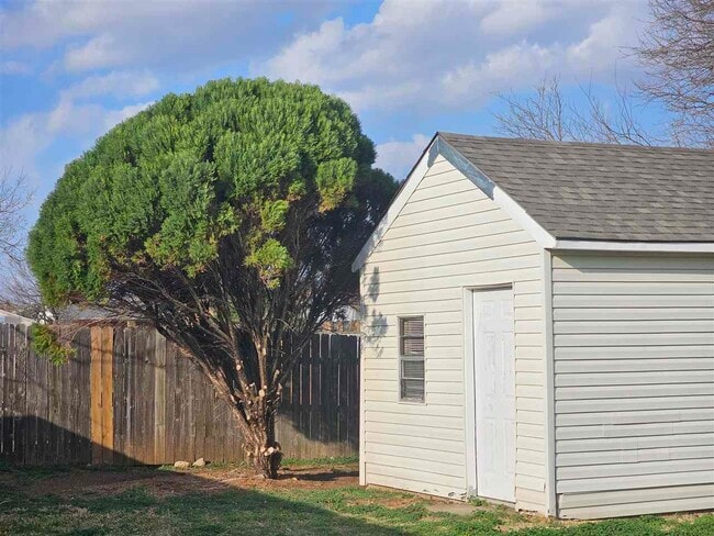 Building Photo - 2307 NW Terrace Hills Blvd