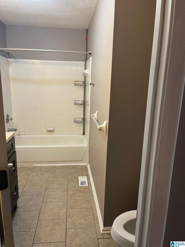 Building Photo - 2554 Hampstead Dr