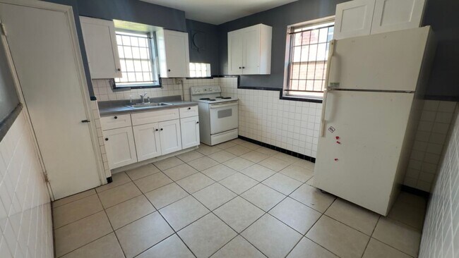Building Photo - 5955 Floy Ave