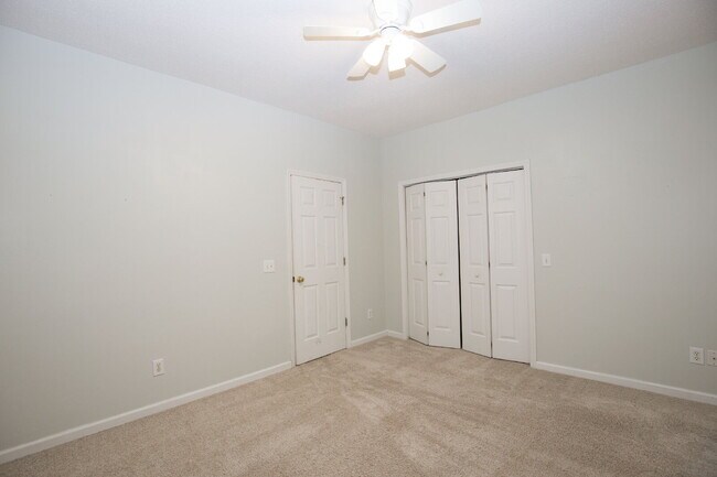 Building Photo - 380 Sullivan Dr