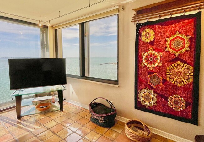 Building Photo - Sarasota Bay Penthouse