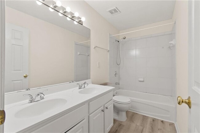 Building Photo - 915 Wendlebury Ct