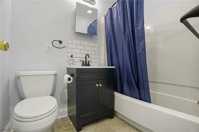 Building Photo - 7429 Sylvan Dr