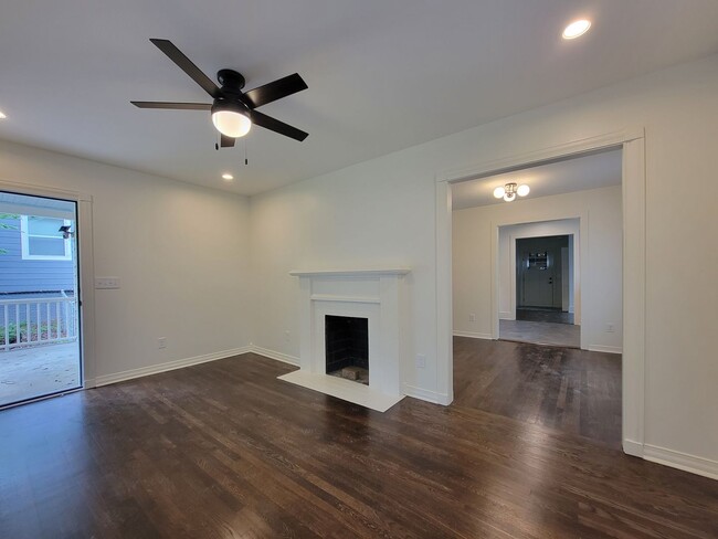 Building Photo - “This is where dinner parties and game nig...
