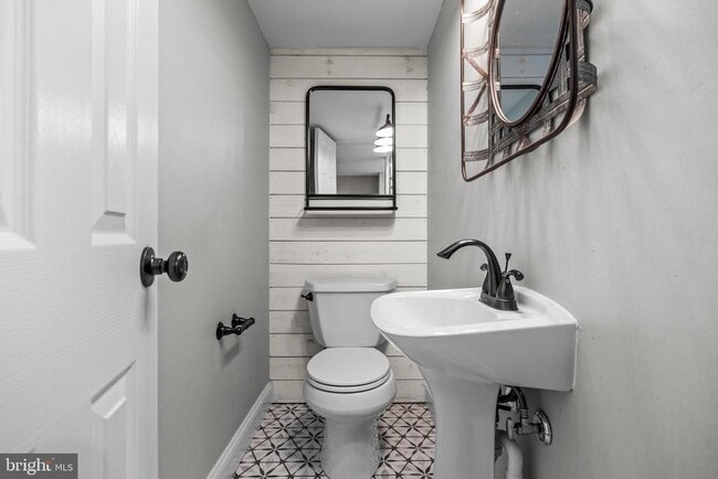 Building Photo - 2211 New Albany Rd