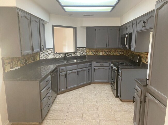 Building Photo - 407 Hoover Ave