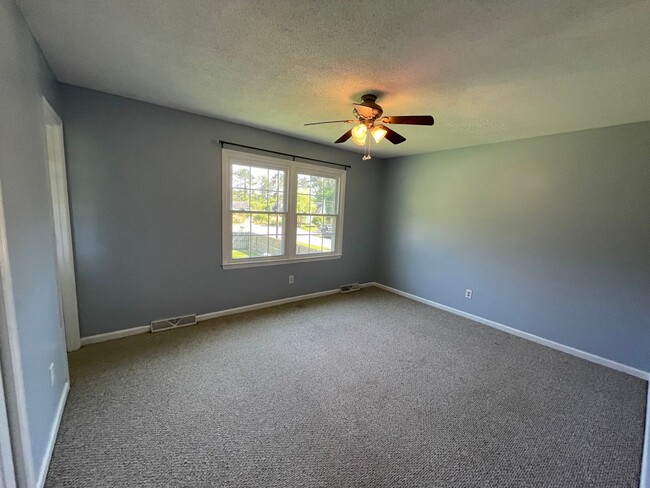 Building Photo - Updated 4 bedroom 3 bathroom home in Castle Hayne!