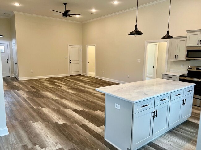 Building Photo - FOR Rent – 3 Bedroom, 2 Bath!