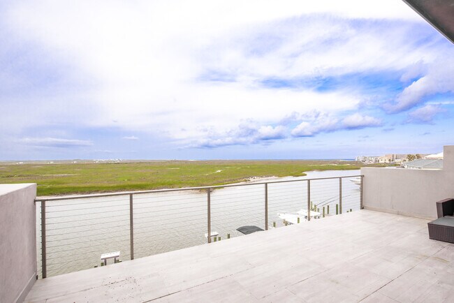 Building Photo - 14836 Granada Dr