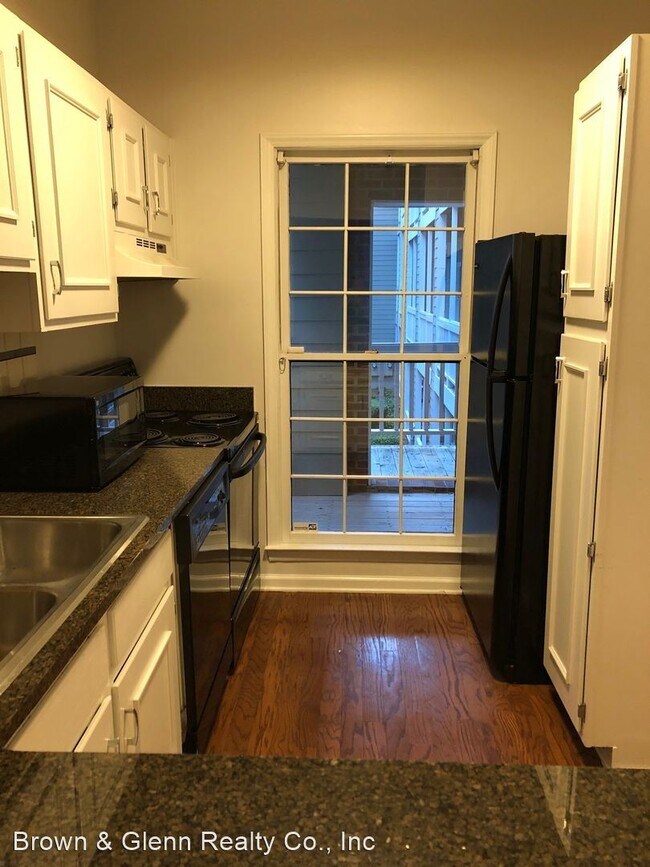 Building Photo - 301 Queens Rd