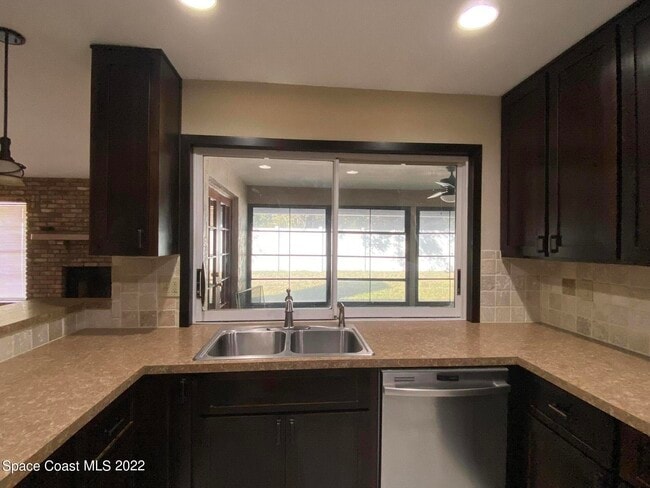 Building Photo - 1710 Apricot Dr
