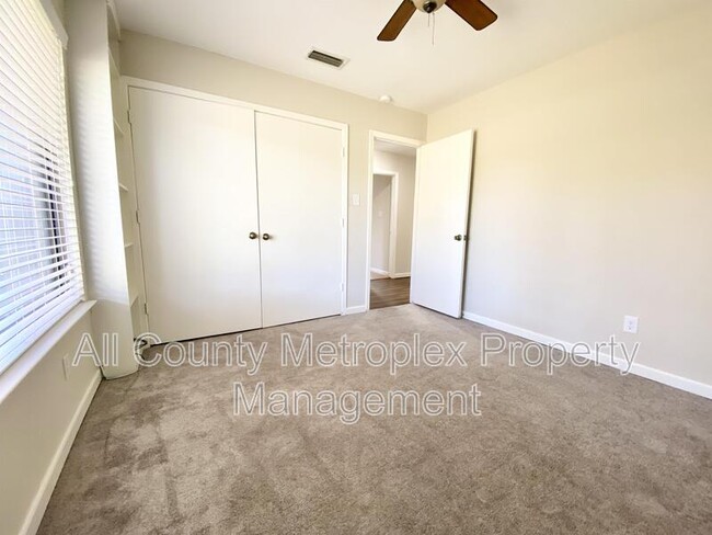 Building Photo - 1700 Crystal Way