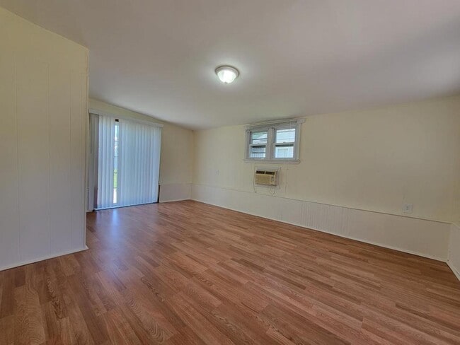 Building Photo - 53 Salem Pl