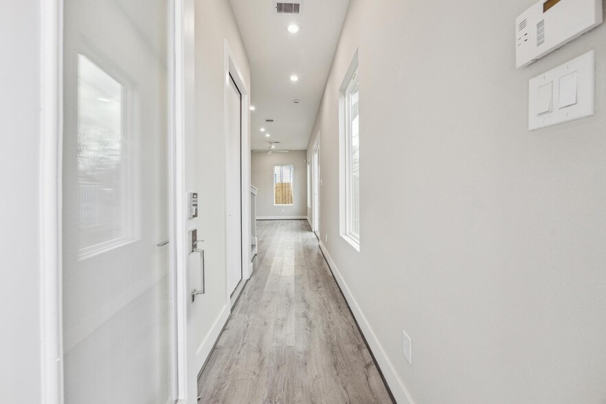 Building Photo - 863 Prosper St