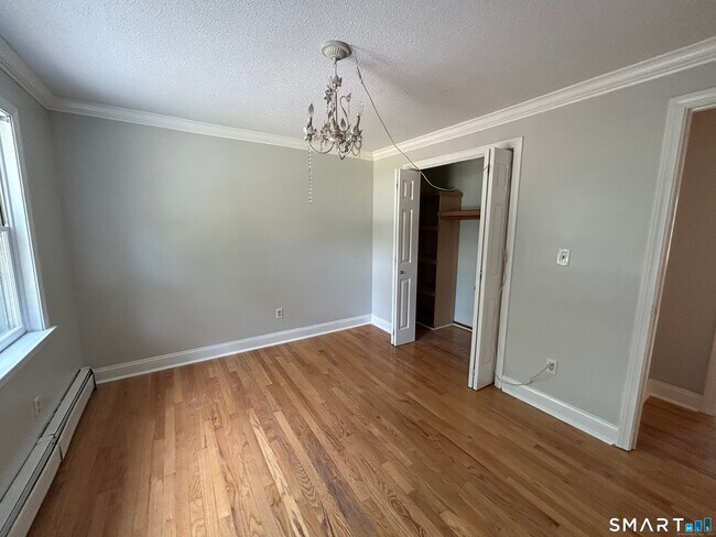 Building Photo - 14 Normandy Dr