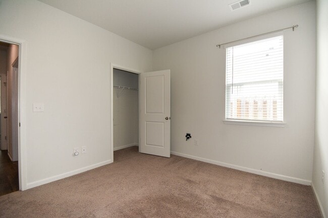 Building Photo - 3 Bedroom Home in Waterside Community of S...