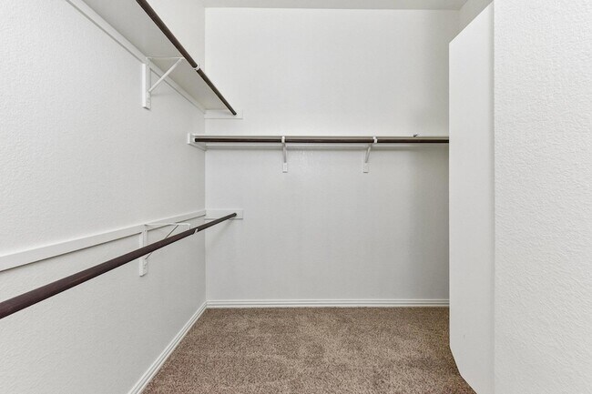 Building Photo - 640 Loma Cedro Bend