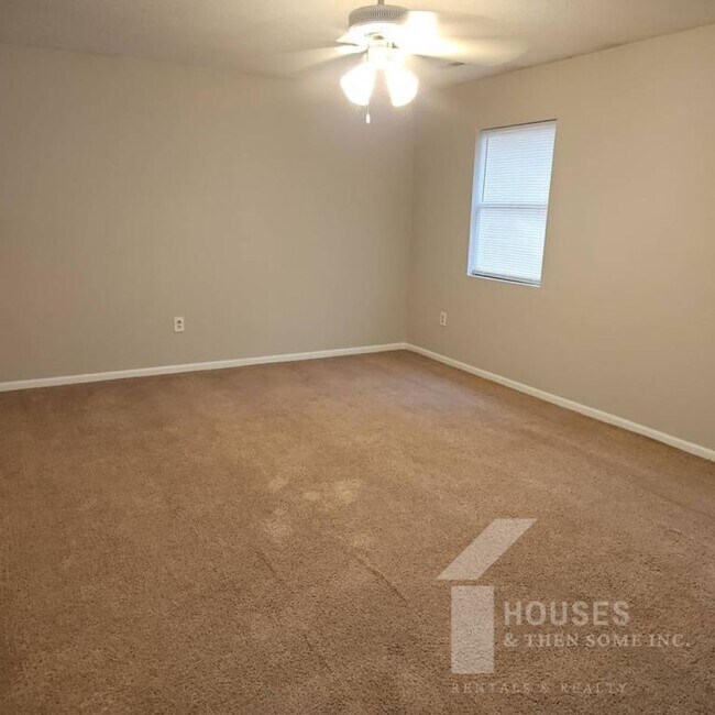 Building Photo - 28 Shore Dr