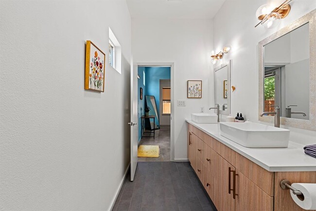 Building Photo - 3802 Byron Dr