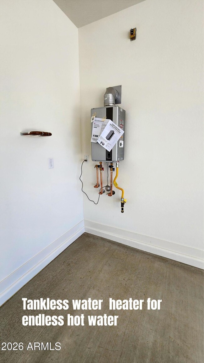 Building Photo - 2934 E Augusta Ave