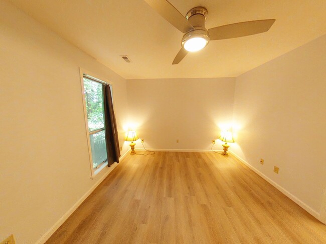 Building Photo - 3 Bedrooms, 2.5 Bathrooms Townhouse in Wil...